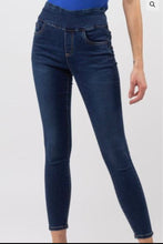 Load image into Gallery viewer, Tocado Jeans - Medium Wash
